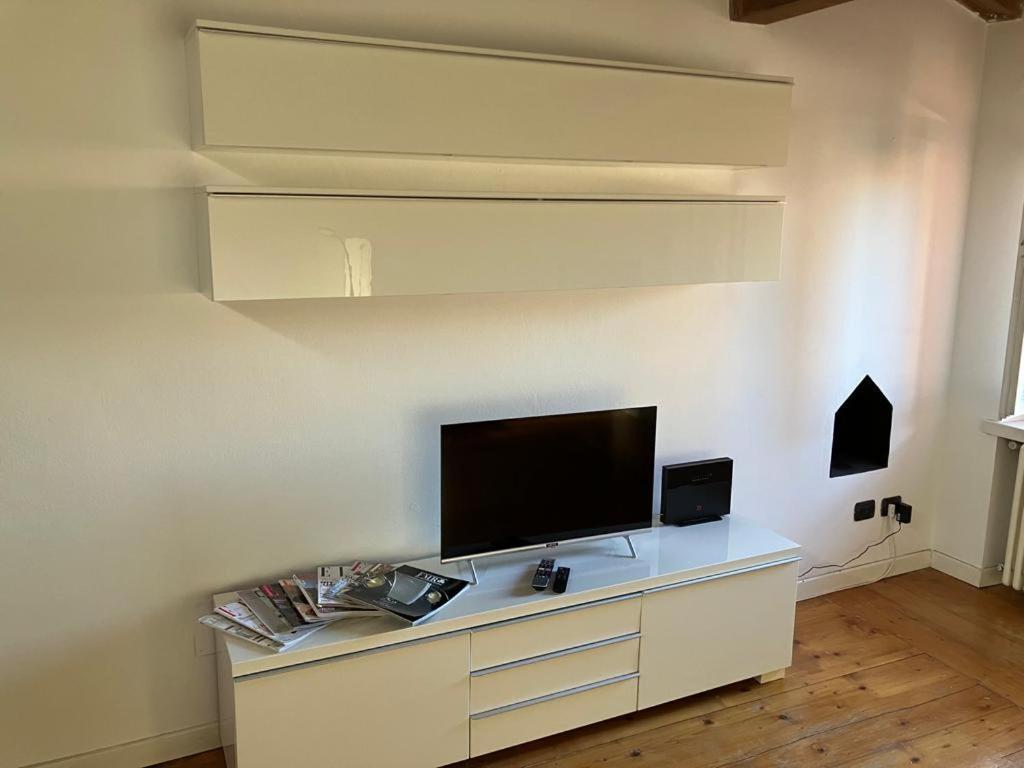 Locazione Via Fama 7 Apartment เวโรนา ภายนอก รูปภาพ